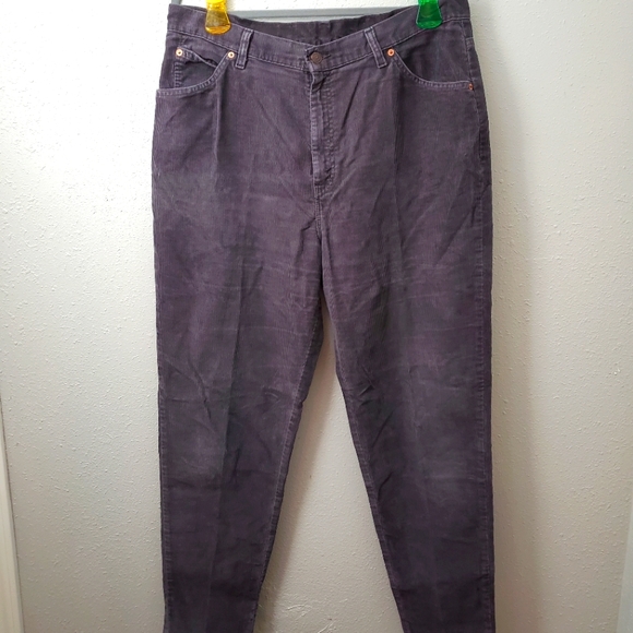 Vintage Levi's 922 Corduroy Purple Relaxed Fit Tapered Leg - Picture 1 of 5